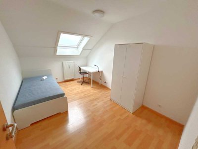 Mitbewohner gesucht. WG-Zimmer in renovierter Wohnung zu vermieten