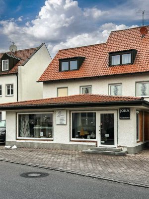 Herrliche 3 Zimmer DG Wohnung mit EBK, Dachterrasse, separatem Speisezimmer und großem Dachspitz