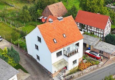 Generationenhaus mit mehreren Nebengebäuden bei Eschwege/Kella