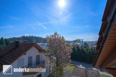 Sofort Einziehen & Wohlfühlen: Sanierte Dachgeschosswohnung mit Balkon in ruhiger Lage!