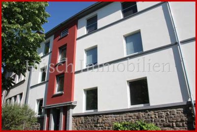 huesch-immobilien.de
Gepflegte 2-Raumwohnung mit Wohnküche und kleinem Balkon in E.-Bergerhausen!