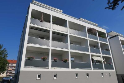 Absolutes Schmuckstück, 3 Raum Wohnung mit Einbauküche, Dachterrasse, Fahrstuhl, altersgerech