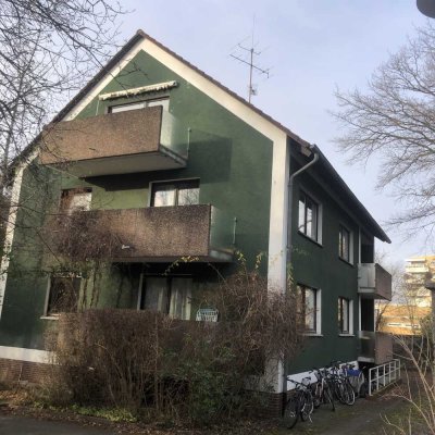 Renovierte 1-Zimmer-Dachgeschosswohnung mit Balkon, Küche, Bad in Göttingen, am Wald, zentrumsnah