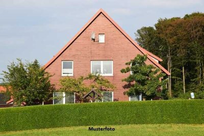 Einfamilienhaus mit Garage