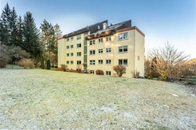 Sehenswerte Souterrainwohnung mit Terrasse, Gartenanteil und Garage