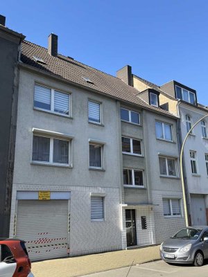 Modernisierte Wohnung mit zweieinhalb Zimmern sowie Balkon und EBK in Gelsenkirchen