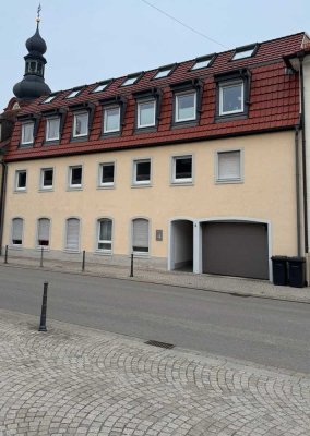 5 Zimmer Wohnung (Baujahr 2016) gegenüber vom Schloss.