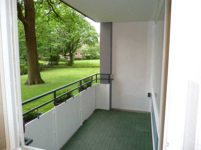 Zentrale ruhige 1-Zi. Wohnung, großer Balkon, PKW-Stellplatz, EBK + Nische für Bett