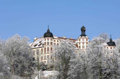 Exklusive und neu renovierte Wohnung in einem historischen Schloss Nähe München/Starnberg!