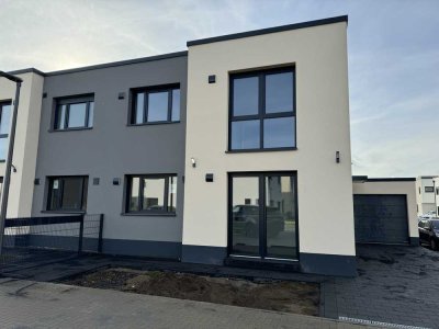 Neubau Doppelhaushälfte im Neubaugebiet Ressoucenschutzsiedlung KFN 40+