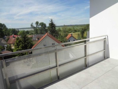 Erstbezug! Schicke 3,5 Zi-WHG mit EBK, Balkon, Außenstellplatz und toller Aussicht zu vermieten!