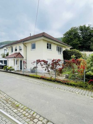 Freistehendes 6-Raum-Einfamilienhaus mit EBK und Garten in Ahrbrück, Pützfeld