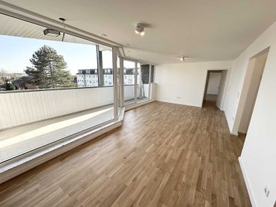 Penthouse Feeling in Top 3 Zimmer Wohnung mit Balkon und Stellplatz