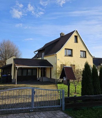 Freistehendes Einfamilienhaus mit Dachterrasse