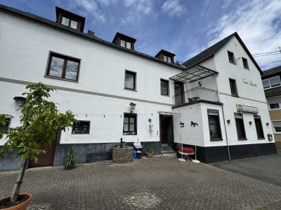 Großes Wohnhaus und Pension mit Gaststätte im Moselort Müden!