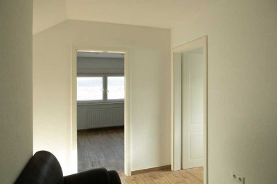 Schöne und vollständig renovierte 3-Raum-DG-Wohnung mit gehobener Innenausstattung in Deisslingen