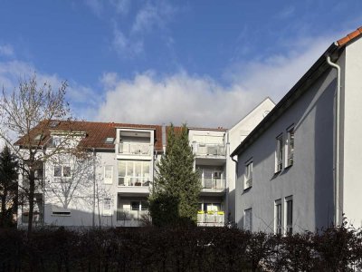 Moderne 2,5 Zimmer DG Wohnung mit sonnigem Balkon und Tiefgarage