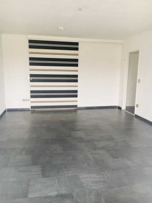 Exklusive, modernisierte 3-Zimmer-Wohnung mit Balkon und EBK in Sindelfingen