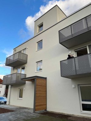 helle Neubau 3-Zimmer-Wohnung (Nr. 2) m. Balkon u. Dachterrasse, in Landshut