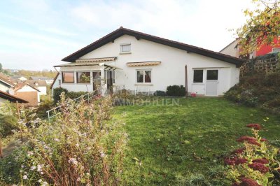 Vielseitiges Zweifamilienhaus mit tollem Weitblick in Obergimpern