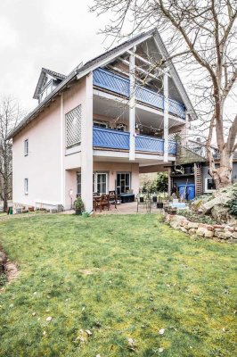 Modernisiertes und großflächiges Zweifamilienhaus in Störnstein!