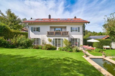 Familiendomizil im edlen Landhaus-Look mit Traumgarten und separater Gästewohnung