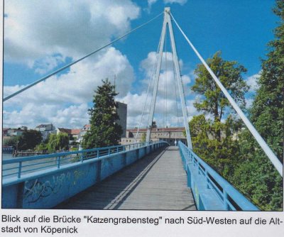 Sonnige Wohnung mit zwei Zimmern, Kammer sowie Balkon und EBK in Berlin