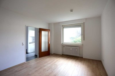 SANIERTES EG-APARTMENT IN RUHIGER LAGE, NEUE ELEKTRIK, NEUES BAD, NEUER LAMINAT, PANTRYKÜCHE