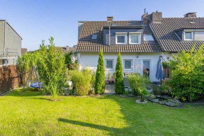 Doppelhaushälfte mit Stil: Ideal für Familien – großzügig, modern und mit viel Grün!