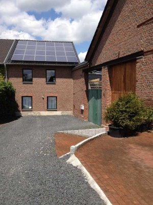 Wohnen auf dem Bauernhof - modernisierte 3 Zimmer Wohnung mit Terrasse (H87-HH-EG) E0487