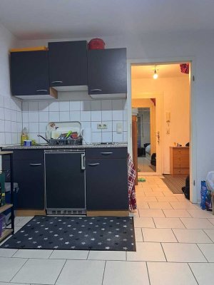 Geschmackvolle 1-Zimmer-Wohnung mit Küche und Stellplatz in Mannheim Neckarau