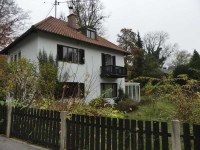 Geräumiges, gepflegtes 9-Raum-Einfamilienhaus in Augsburg Göggingen