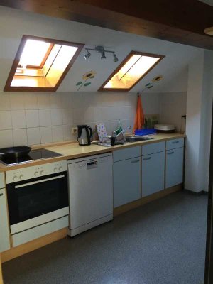 Helle Dachgeschosswohnung mit 2 Zimmer und Balkon - 650 €, 75 m²