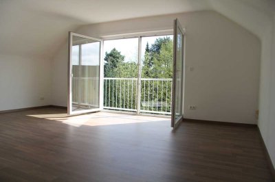 Gemütliche gepfl. 2-Zimmer-DG-Whg. EBK franz. Balkon 33330 Gütersloh, Nähe Mohns Park