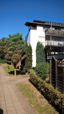 Am Fuße der Weinberge: helle 2 Zimmer-Wohnung mit Terrasse