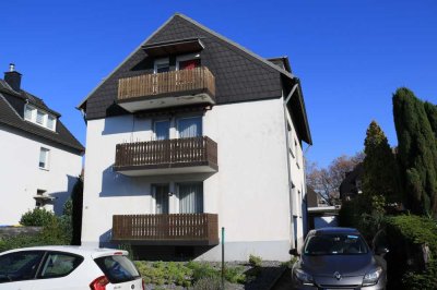 Freistehendes 3-Familienhaus in Wedau mit 5 Garagen ! 2 Einheiten sind vermietet., 47279 Duisburg,