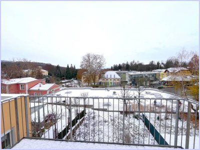 Wunderschöne helle Altbauwohnung, 2 SZ, Balkon, Parkplatz. Stilvoll, geräumig und perfekt gelegen.