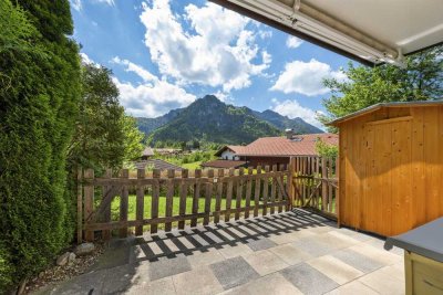 !!! V E R K A U F T !!! Zwei-Zimmer-Erdgeschosswohnung  mit Terrasse und Bergblick  in ruhiger Lage!