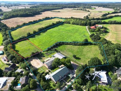 Vollständig sanierter Resthof + Reithalle, Reitplatz, Stallgebäude sowie Weideland in Ostholstein