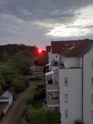 2-Raum-DG-Wohnung mit Einbauküche, Balkon, Terrasse, Tiefgarage, Fahrstuhl