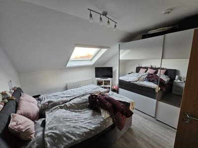 Moderne 2-Zimmer-OG/DG-Wohnung mit großer Dachterasse und EBK