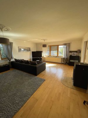 Schöne helle 3,5-Zimmer-Wohnung mit Terrasse und EBK in Linkenbach