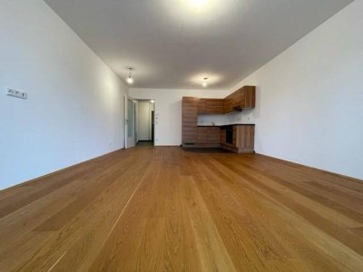 Helle 2-Zimmer-Wohnung mit hofseitigem Balkon - verfügbar ab April 2025