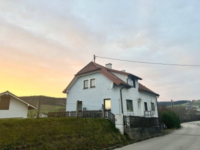 Sanierungsbedürftiges Haus in ruhiger Lage von Ampflwang – Verwirklichen Sie Ihre Wohnideen!