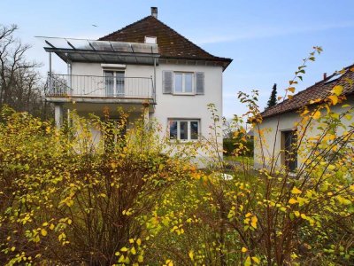 Traum! Freistehende Villa 7 Zimmer, 2 Bäder, 2 Küchen, Terrasse, Balkon, Garage, Garten, Stellplatz