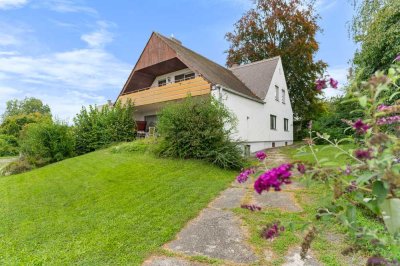 Ein- Zweifamilienhaus mit großem Garten und Nebengebäude