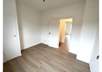 OWNR: Einziehen und Wohlfühlen – Renoviert und mit Küche! 2 Zimmerwohnung mit Balkon