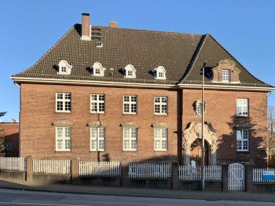 Großzügige zentrale 3-Zimmer-Hochparterre-Wohnung/Kanzlei in repräsentativem Altbau