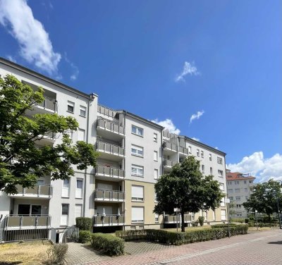 Helle 4 Zimmer-Wohnung mit Balkon und 2 TG-Stellplätzen