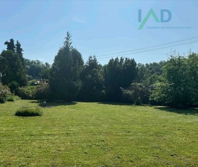 Doppelhaushälfte mit großem Garten in ruhiger Lage